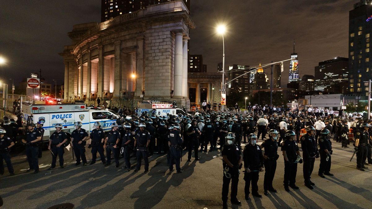 Varios arrestos en Nueva York tras una silenciosa sentada ante la casa del alcalde