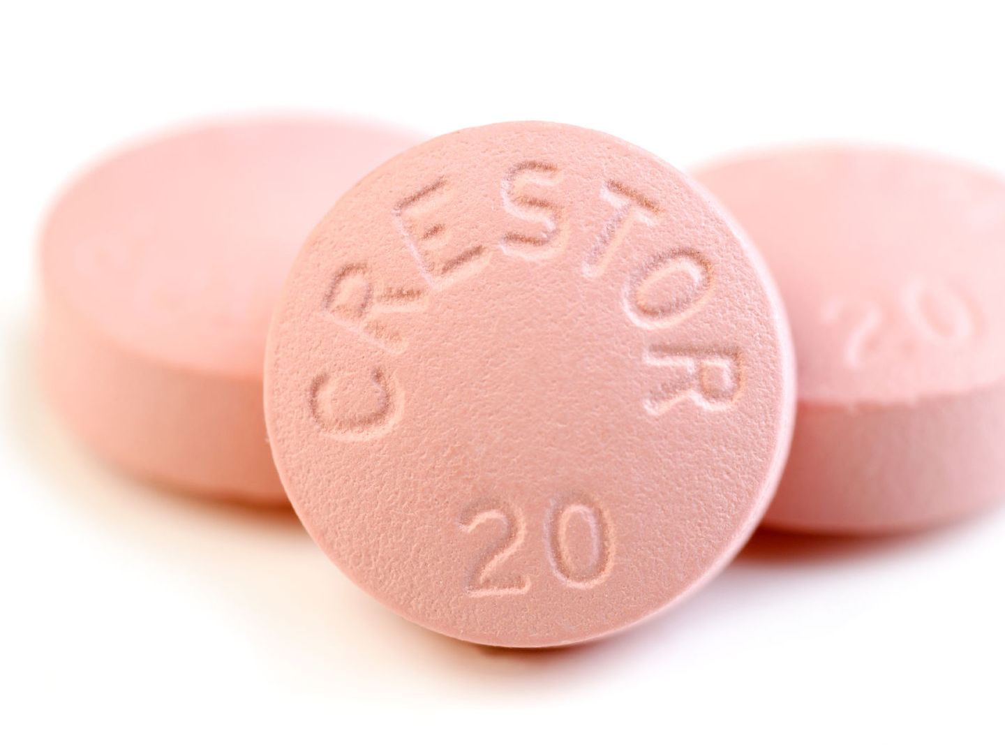 Unas pastillas de 20 mg. de Crestor, que hoy cuenta también con varias presentaciones genéricas. (iStock)