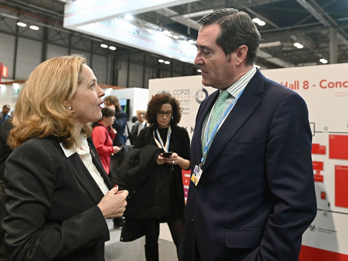 Foto: La vicepresidenta primera del Gobierno, Nadia Calviño, y el presidente de la CEOE, Antonio Garamendi. (EFE/Fernando Villar)