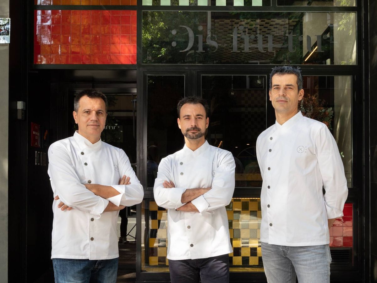 Foto: Oriol Castro, Eduard Xatruch y Mateu Casañas, ganadores por su restaurante Disfrutar del número 1 en 'The World's 50 Best Restaurants 2024' (Joan Valera)