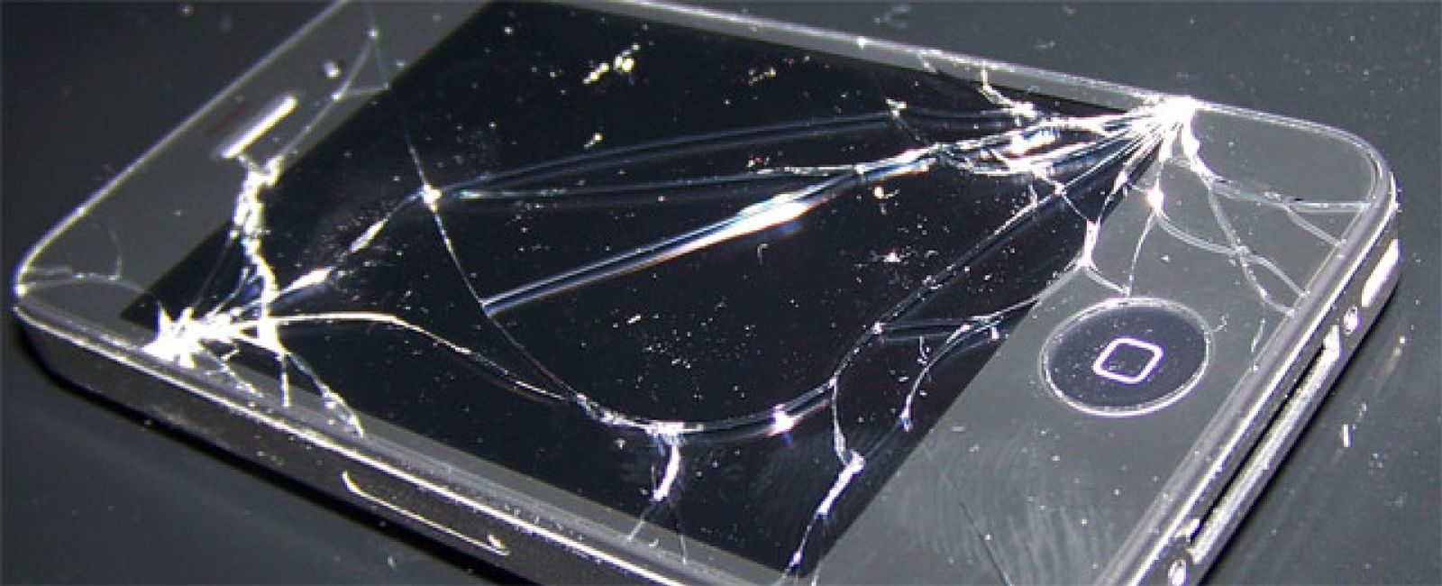 Foto: "Arreglar el iPhone 4 solo merece la pena en una tienda de chinos"
