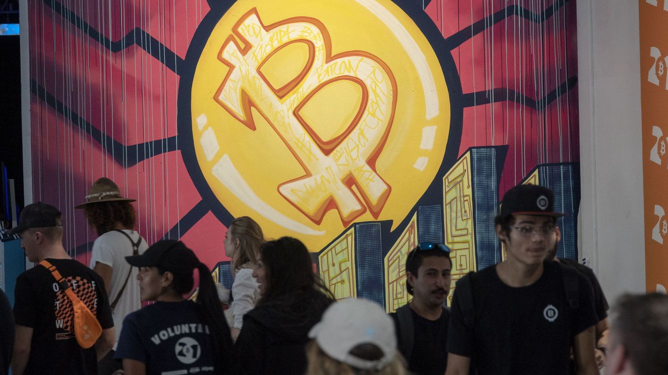 Foto: La convención de Bitcoin en Miami. (EFE/Cristóbal Herrera)