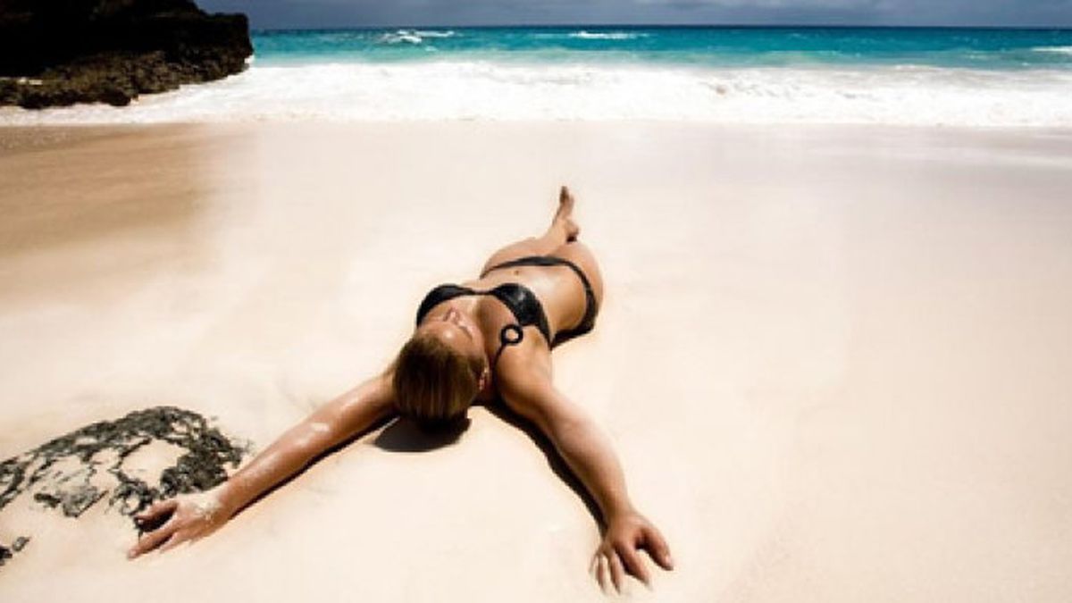 El sol no es el único peligro del verano: 10 claves para protegernos de los hurtos en la playa