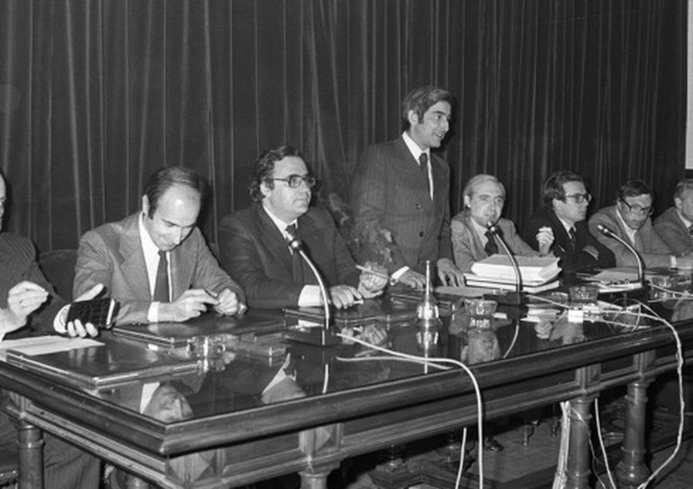 Foto: Reunión de los ponentes de la Constitución Española de 1978. (Efe)