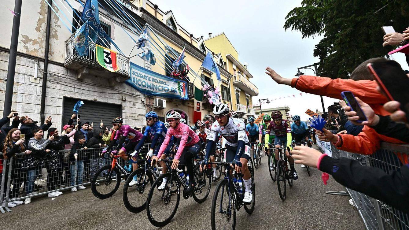 Foto: Giro de Italia 2023, etapa 4 de Venosa a Lago Laceno: resultado y clasificación, en directo (EFE/EPA/LUCA ZENNARO)
