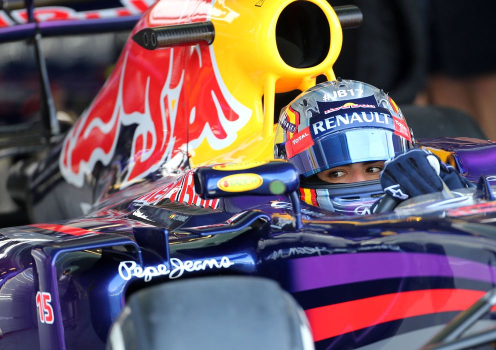 Foto: Carlos Sainz durante los test de Red Bull Racing en Abu Dhabi (Imago).