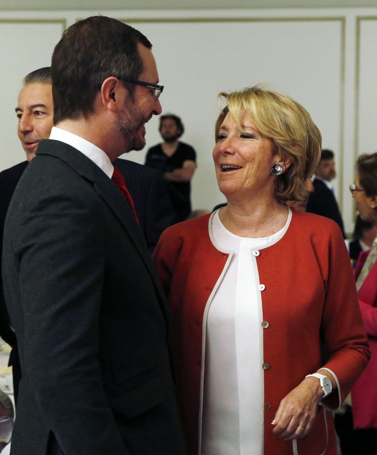 Foto: El vicesecretario de Sectorial del PP, Javier Maroto y la expresidenta del PP de Madrid, Esperanza Aguirre. (Efe)