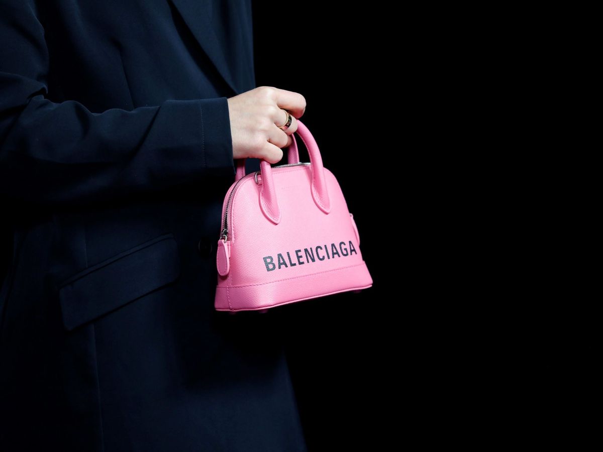 Foto: Un bolso de la firma de moda Balenciaga. (EFE/Felipe Trueba)