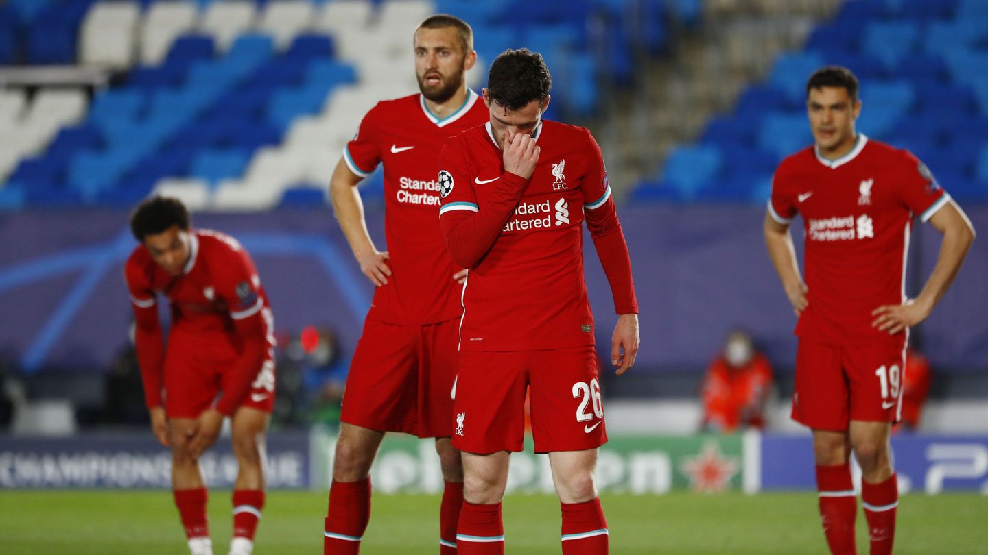 Los jugadores del Liverpool se lamentan durante el partido disputado en Valdebebas. (Reuters)