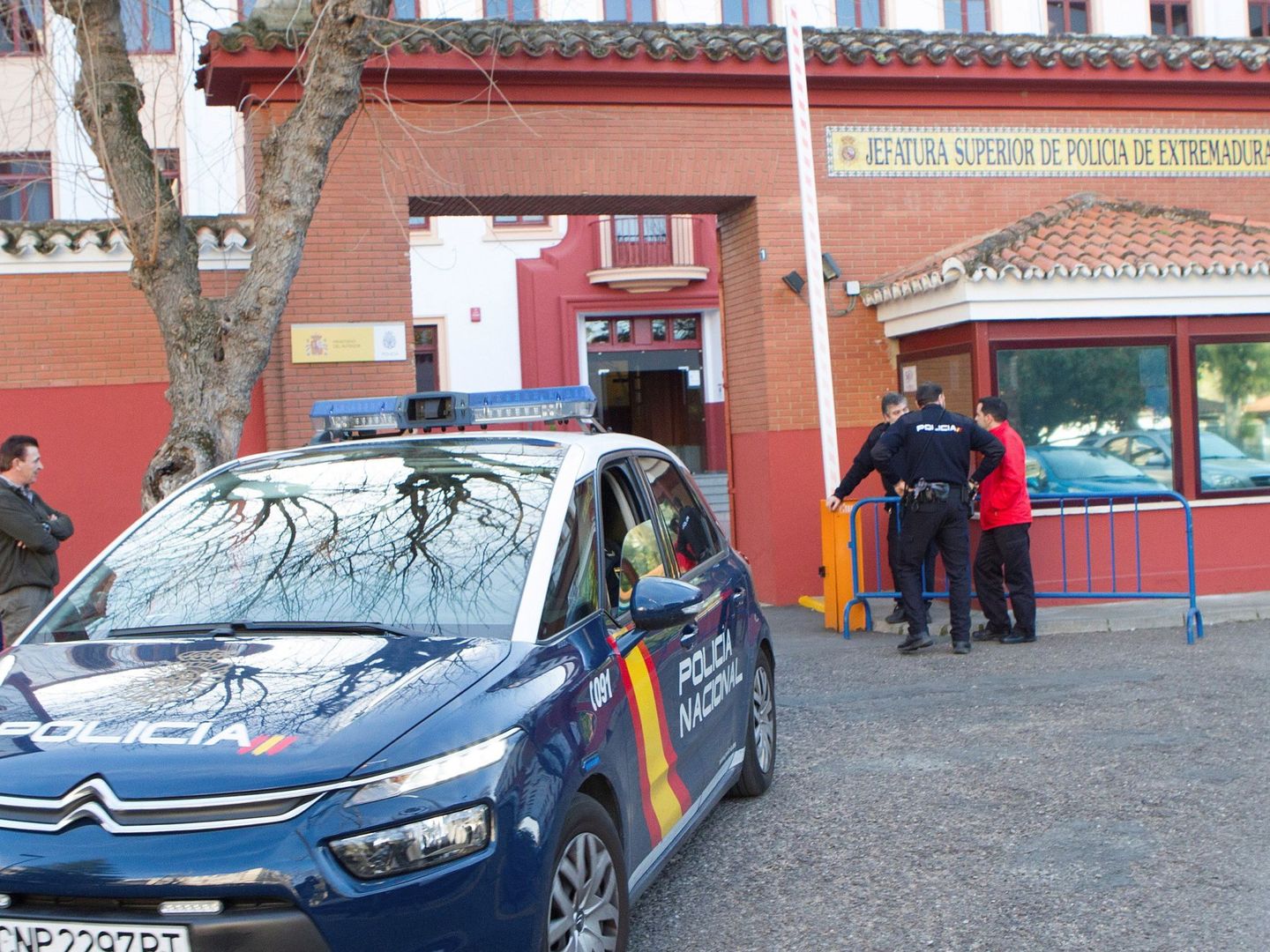 Operación de la Policía Nacional en Extremadura contra los amaños en Segunda B y Tercera División. (EFE)