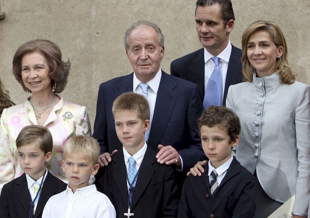 Foto: El Rey, la Infanta y Urdangarin en una imagen de archivo. (EFE)