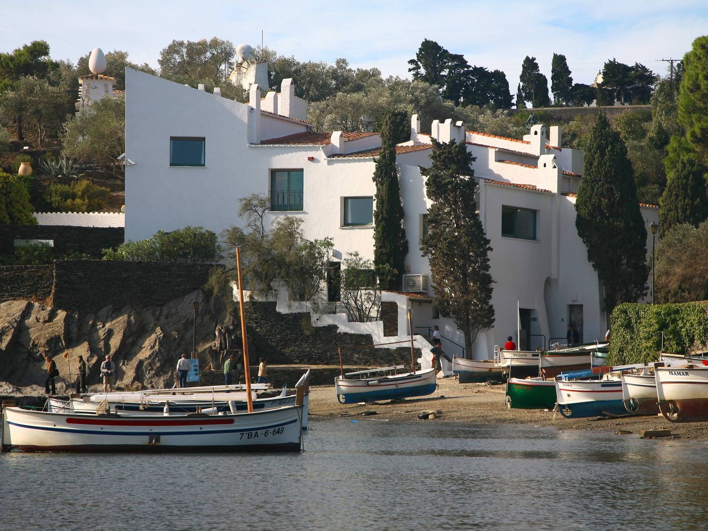 La casa de Dalí en la cala de pescadores de Portlligat.