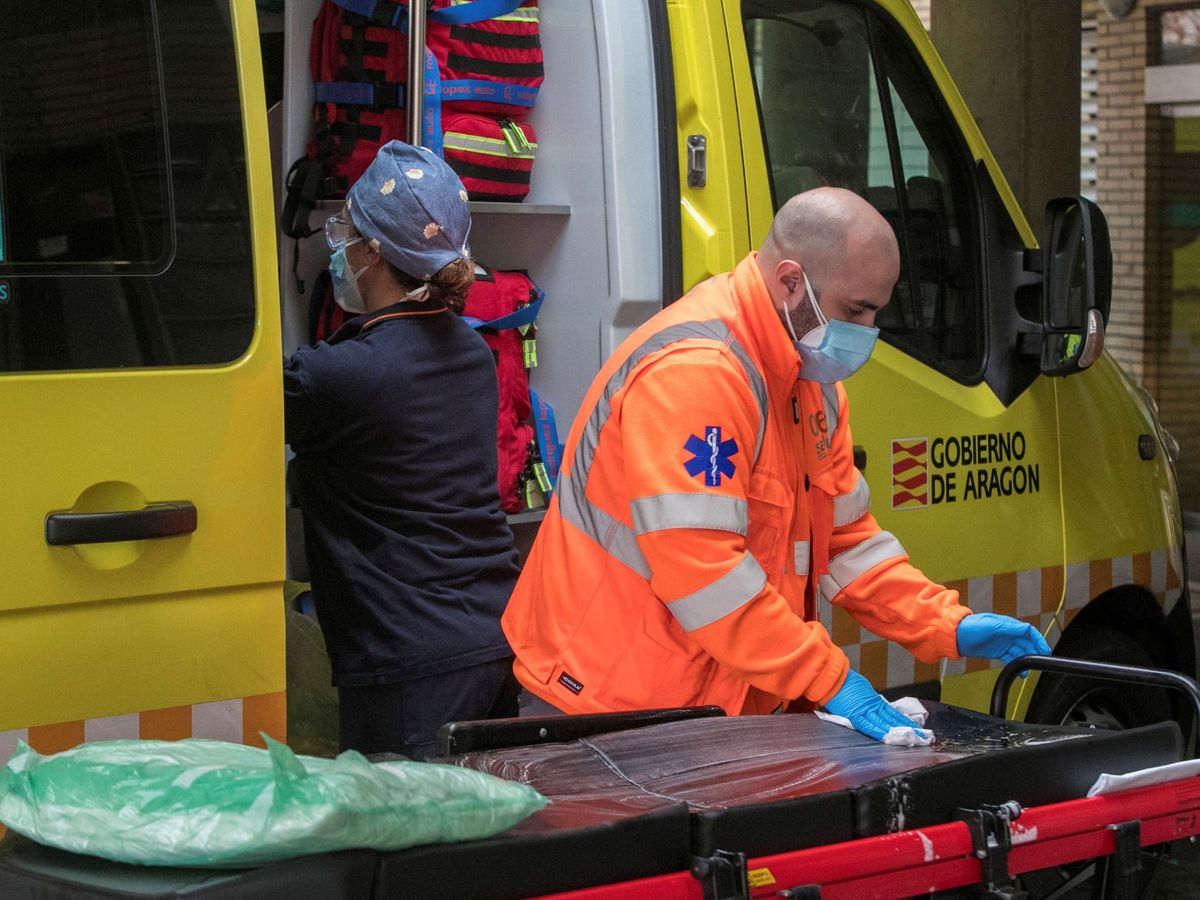 Foto: Ambulancia de la capital aragonesa (EFE/Javier Cebollada)