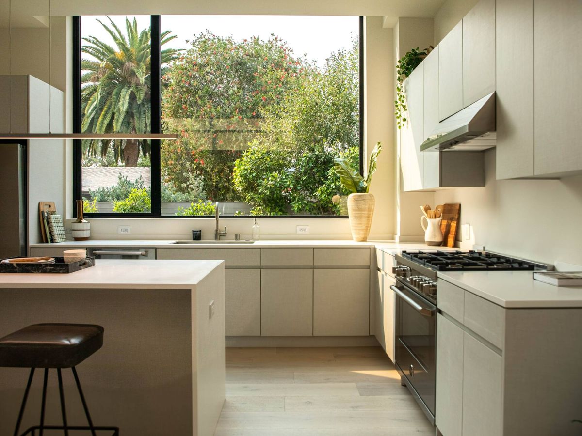 10 cocinas modernas y sin muebles altos: la tendencia que arrasa en  interiorismo y que da el toque de diseño ideal