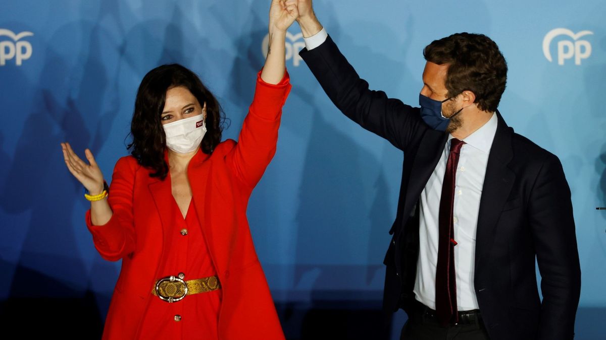 De rojo Madrid y Zara: el look de la victoria de Isabel Díaz Ayuso
