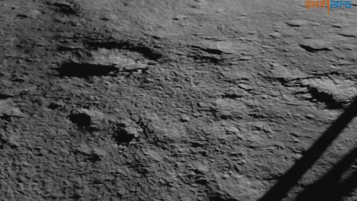 Las primeras imágenes del polo sur desconocido de la Luna que ha captado la sonda de India