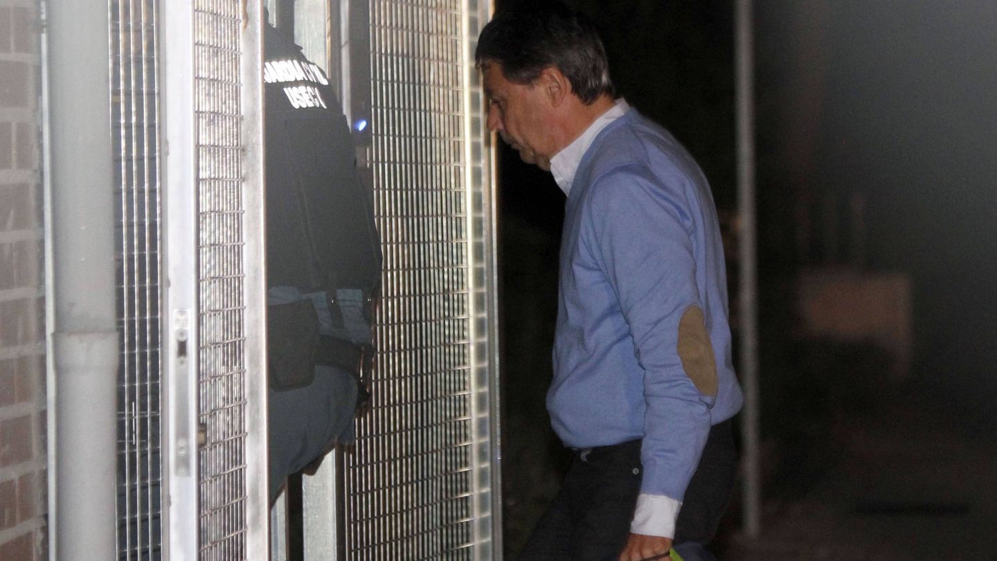 Ignacio González tras su detención por la operación Lezo. (EFE)