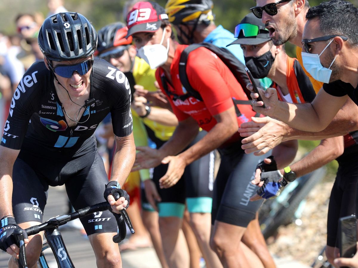 Foto: Romain Bardet, ganador del Tour de los Alpes, durante una etapa de La Vuelta. (EFE/Manuel Bruque)