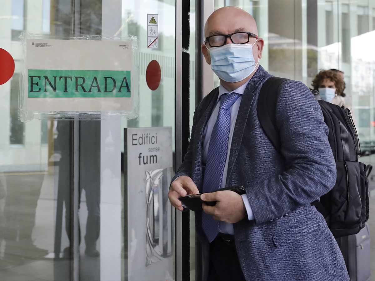 Foto: El abogado del expresidente catalán Quim Torra, Gonzalo Boye, llega este jueves a la Ciudad de la Justicia. (EFE/Andreu Dalmau)