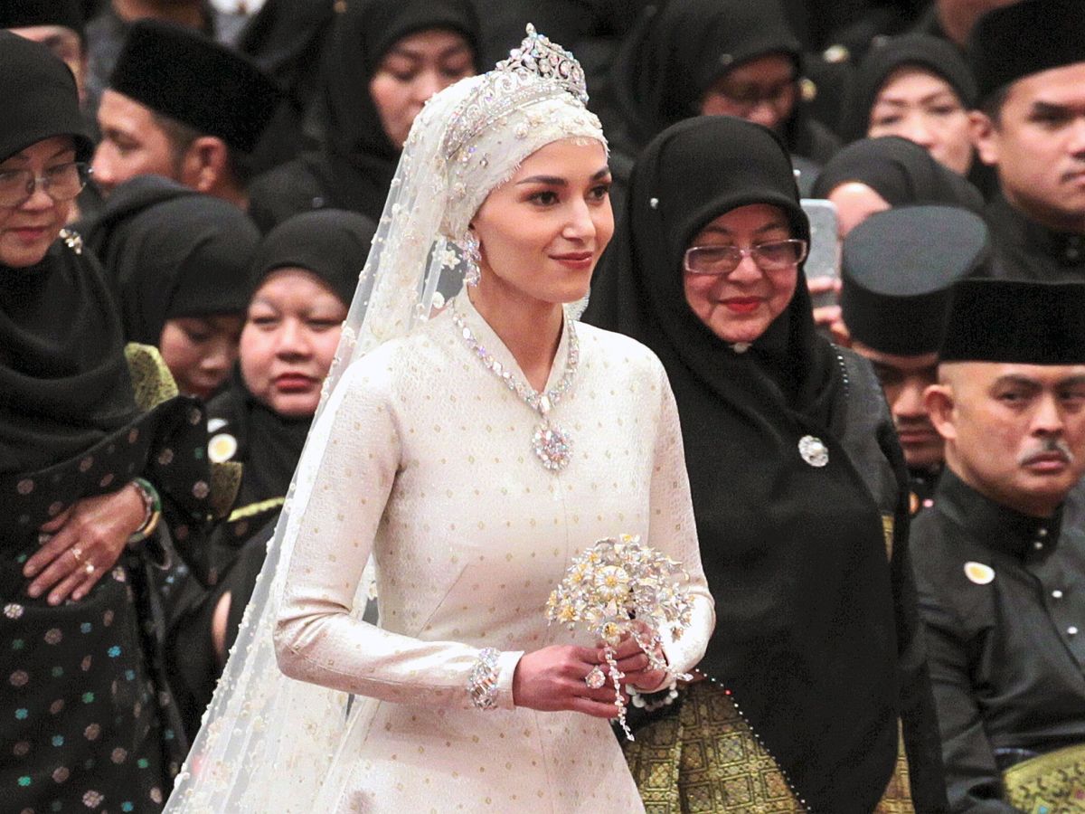 Foto: Anisha Rosnah en la ceremonia oficial de la boda real de Brunéi. (EFE/Rudolf Portillo)
