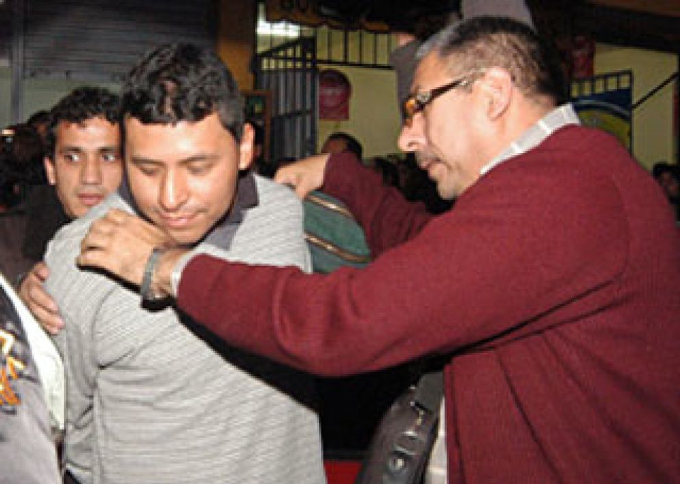 Foto: Detenidos tres peruanos en Lima que extorsionaban a empresas de España en nombre de ETA
