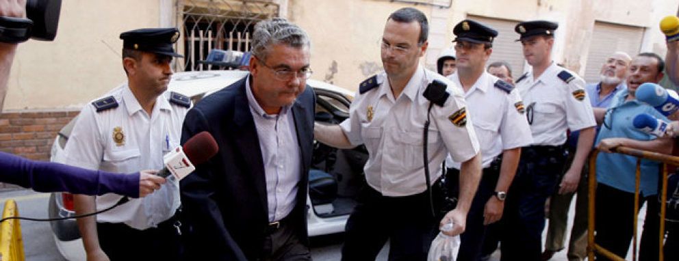 Foto: El PSOE no expulsa a su ex alcalde de Lorca y se queda sin argumentos contra el PP en Gürtel