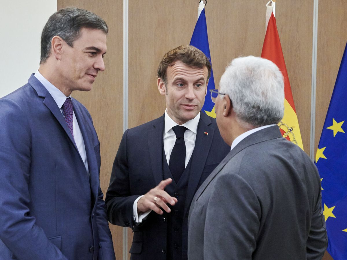 Foto: Pedro Sánchez, Emmanuel Macron y António Costa. (EFE/Horst Wagner) 