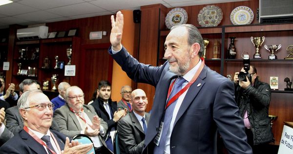 Foto: Paco Díez fue elegido presidente de la Federación de Fútbol de Madrid el pasado diciembre en sustitución de Vicente Temprado, que llevaba 28 años en el cargo. (EFE)