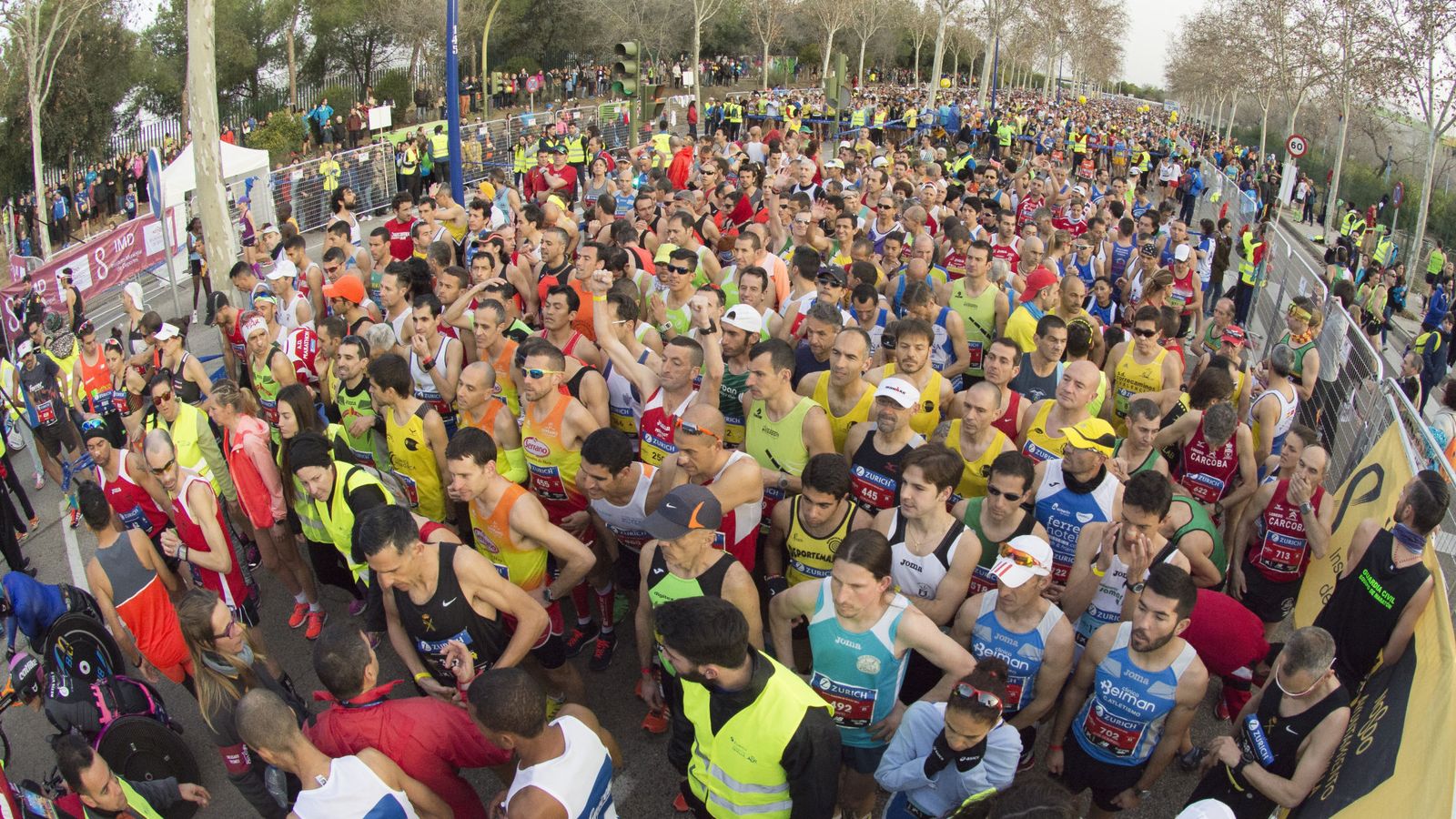 Foto: Una maratón pone al límite la resistente del atleta (EFE)