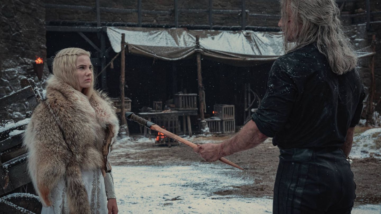 Freya Allan y Henry Cavill, protagonistas de 'The Witcher'. (Netflix)
