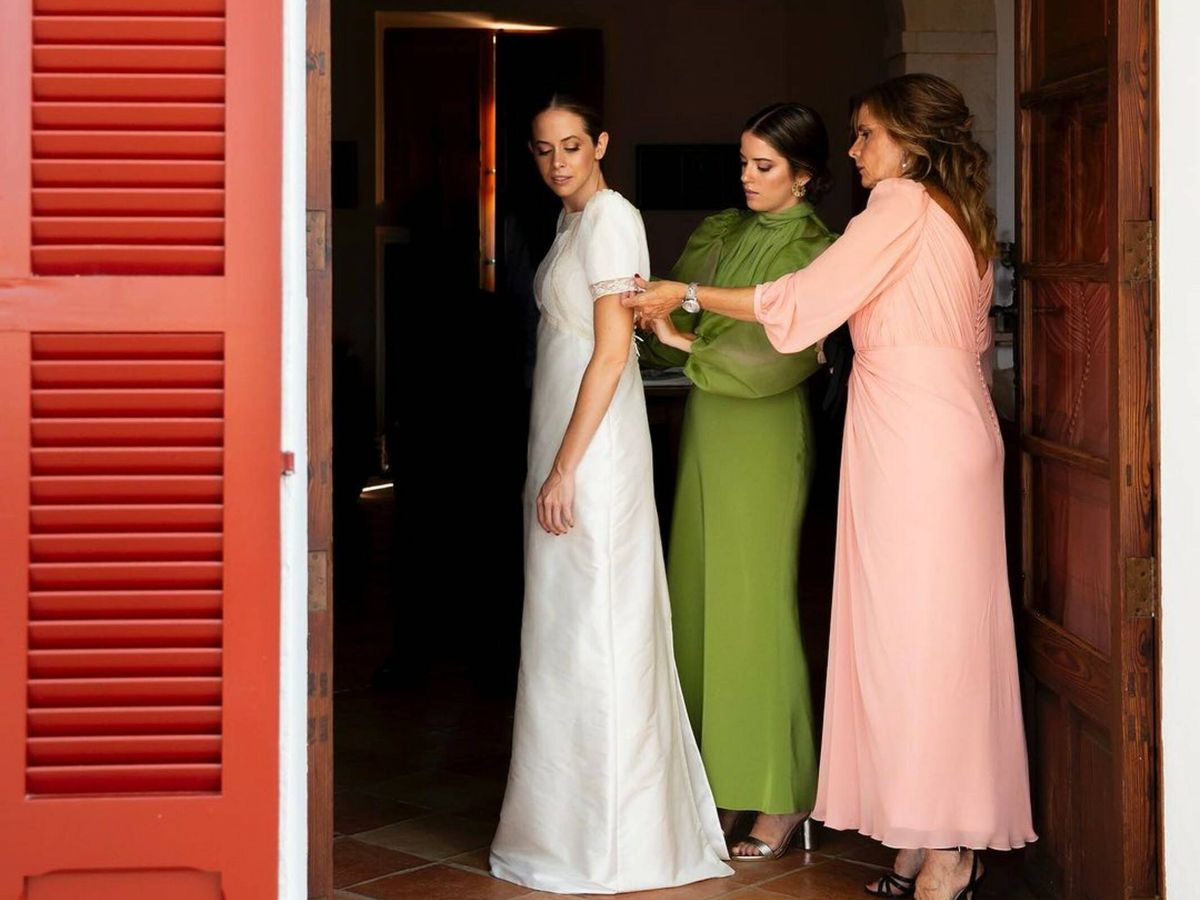Foto: El vestido de novia de María readaptado por Inés Martín Alcalde. (Instagram/ @click10fotografia)