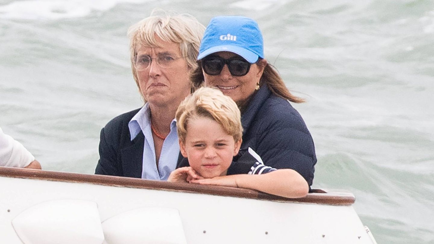 Carole Middleton, junto al príncipe George, en la regata King´s Cup. (Cordon Press)
