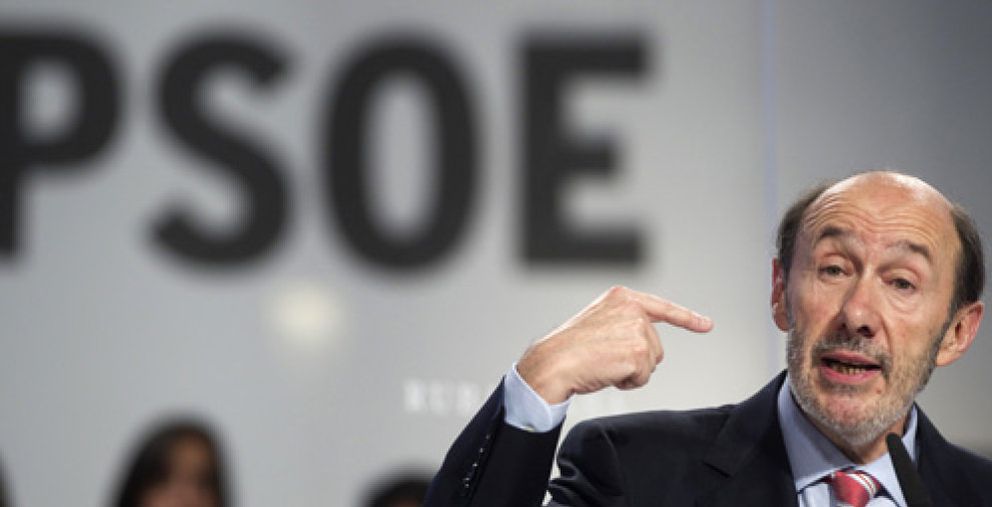 Foto: ¿Vuelve el dóberman? El PSOE diseña una campaña negativa de ataque al PP