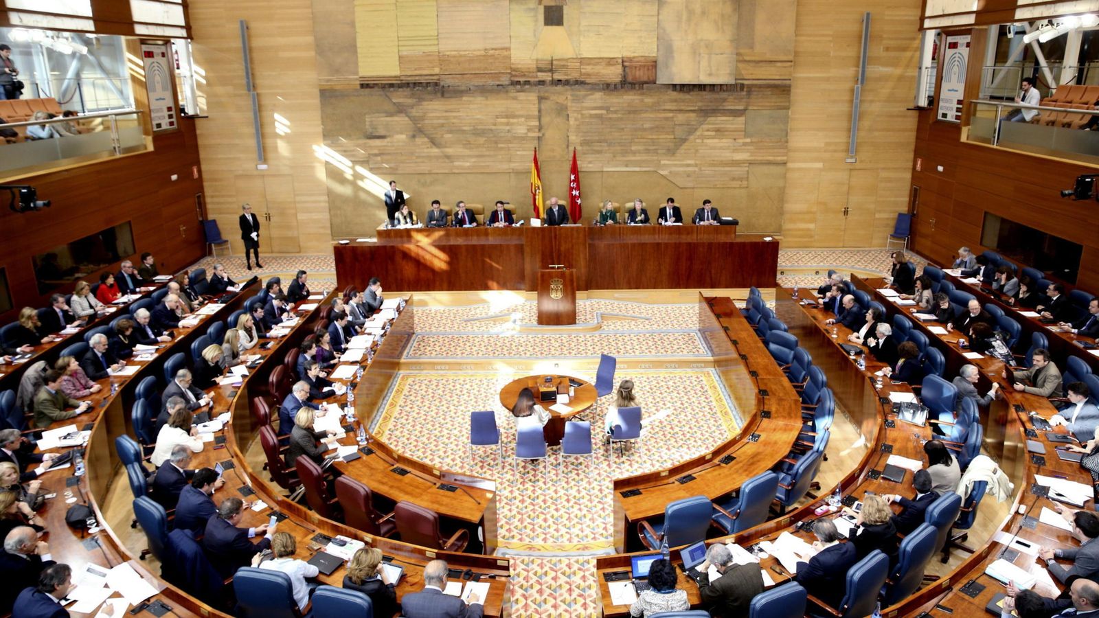 Foto: Vista general del pleno de la Asamblea de Madrid. (Efe) 