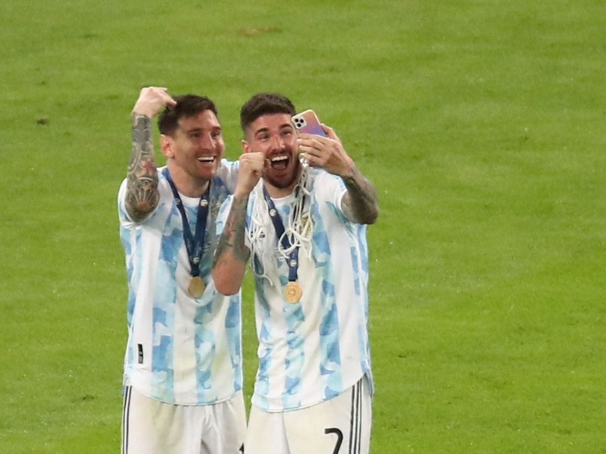 Foto: De Paul celebra con Messi la Copa América.(EFE)