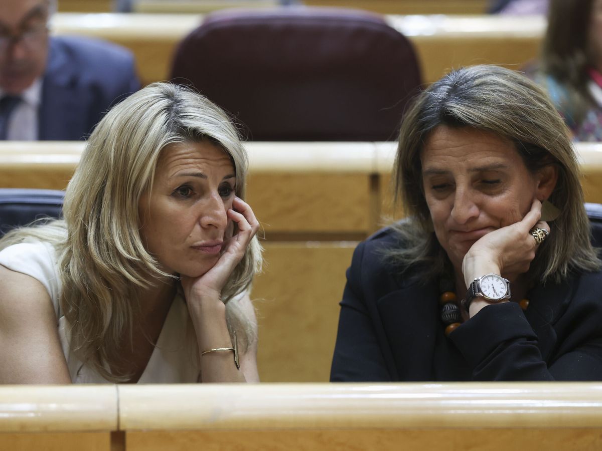 Foto: Las vicepresidentas segunda y tercera en funciones, Yolanda Díaz (i) y Teresa Ribera (d). (EFE/Kiko Huesca)