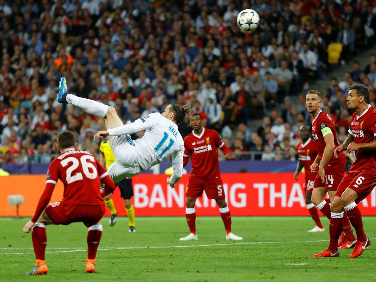 Foto: Gareth Bale anota una chilena para la historia en la final de la Champions League ante el conjunto inglés en 2018. (Reuters)