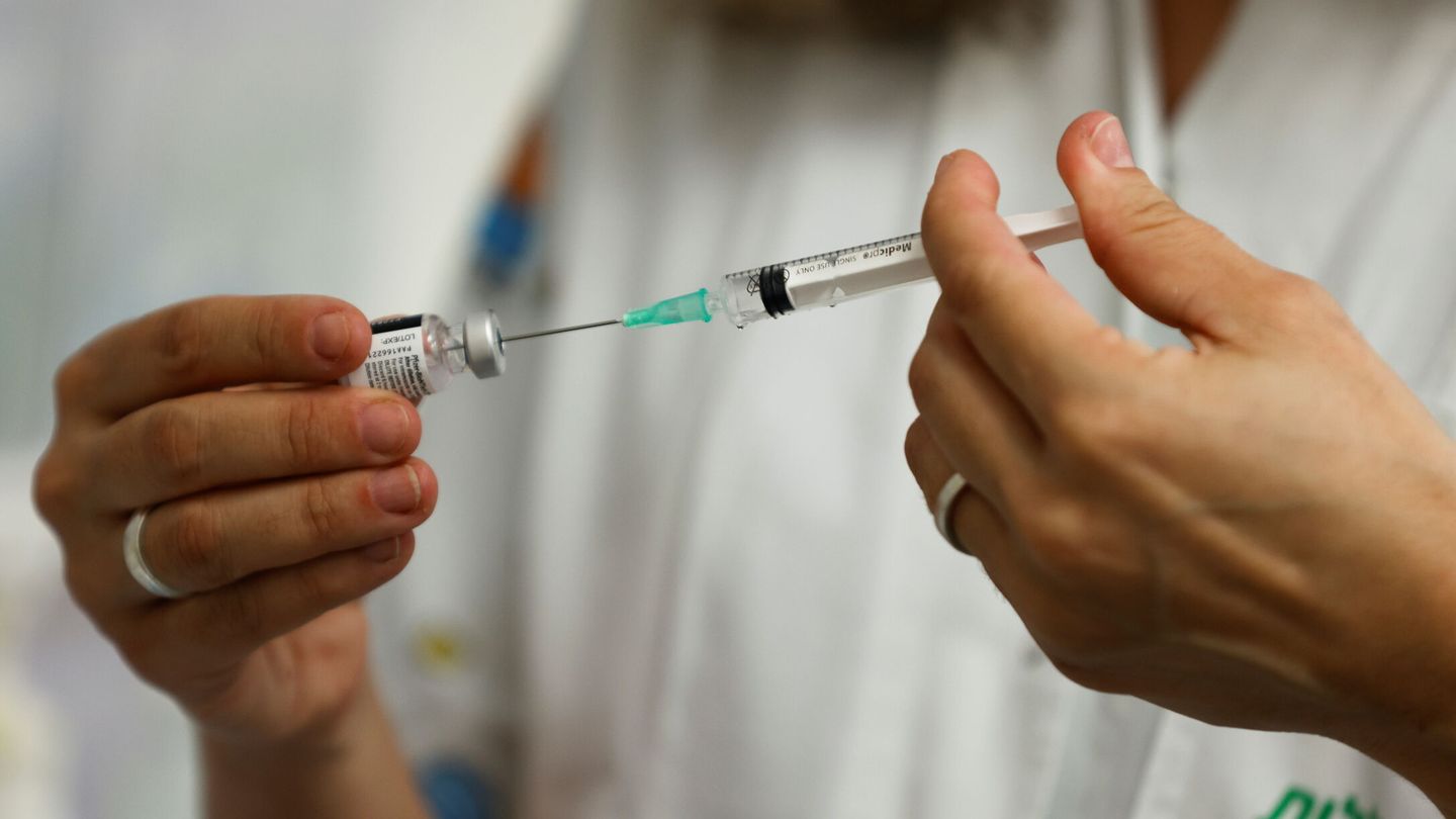 Imagen de archivo de la vacunación contra el covid. (Reuters)