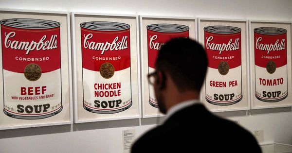 Foto: La obra 'Sopa Campbell's' de 1968 es una de las 350 obras que incluye la exposición 'Warhol. El arte mecánico' en el Caixaforum de Barcelona. (EFE)