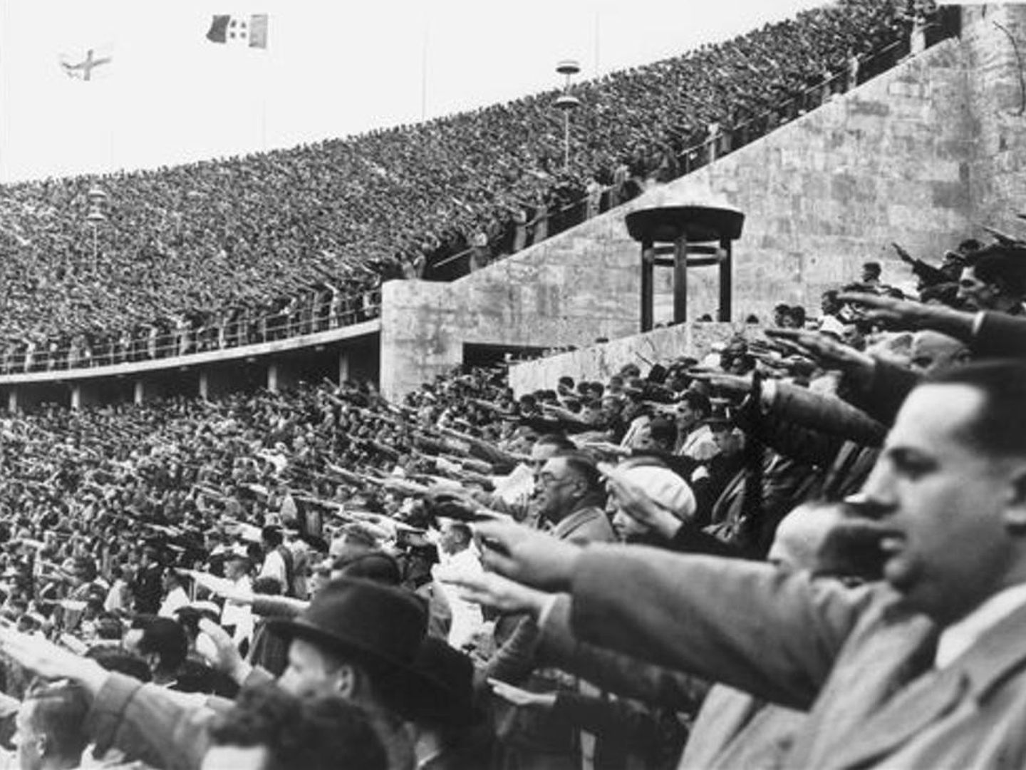 El público hace el saludo nazi en los Juegos Olímpicos de Berlín en 1936