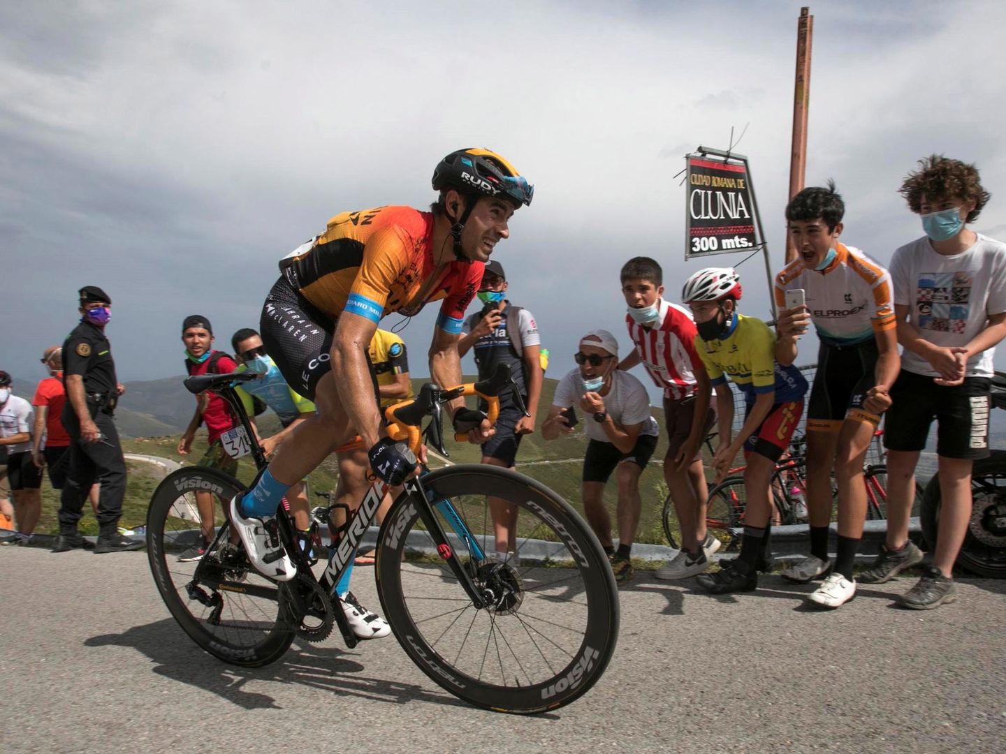 Mikel Landa, en la tercera etapa de la Vuelta a Burgos (Efe).