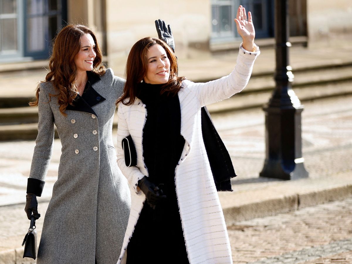 Foto: Kate Middleton y Mary de Dinamarca, en Amalienborg. (Reuters/John Sibley)