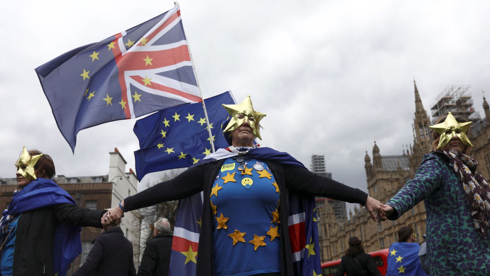 Foto: Manifestantes contra el Brexit se concentran frente a Westminster, el 16 de abril de 2018. (Reuters)