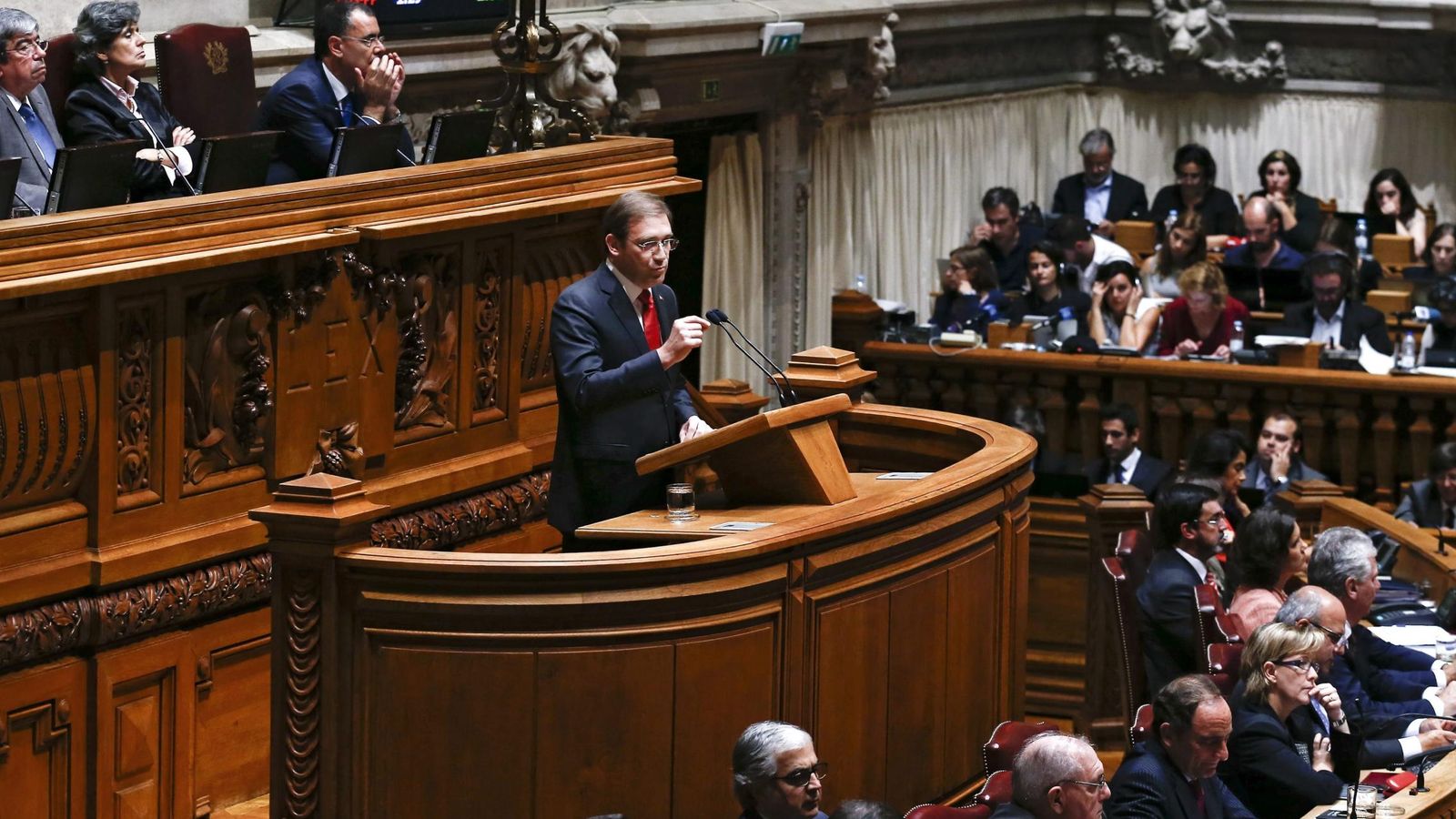 Foto: Pedro Passos Coelho durante la sesión parlamentaria en la que el Gobierno presentó su programa en Lisboa. (EFE)