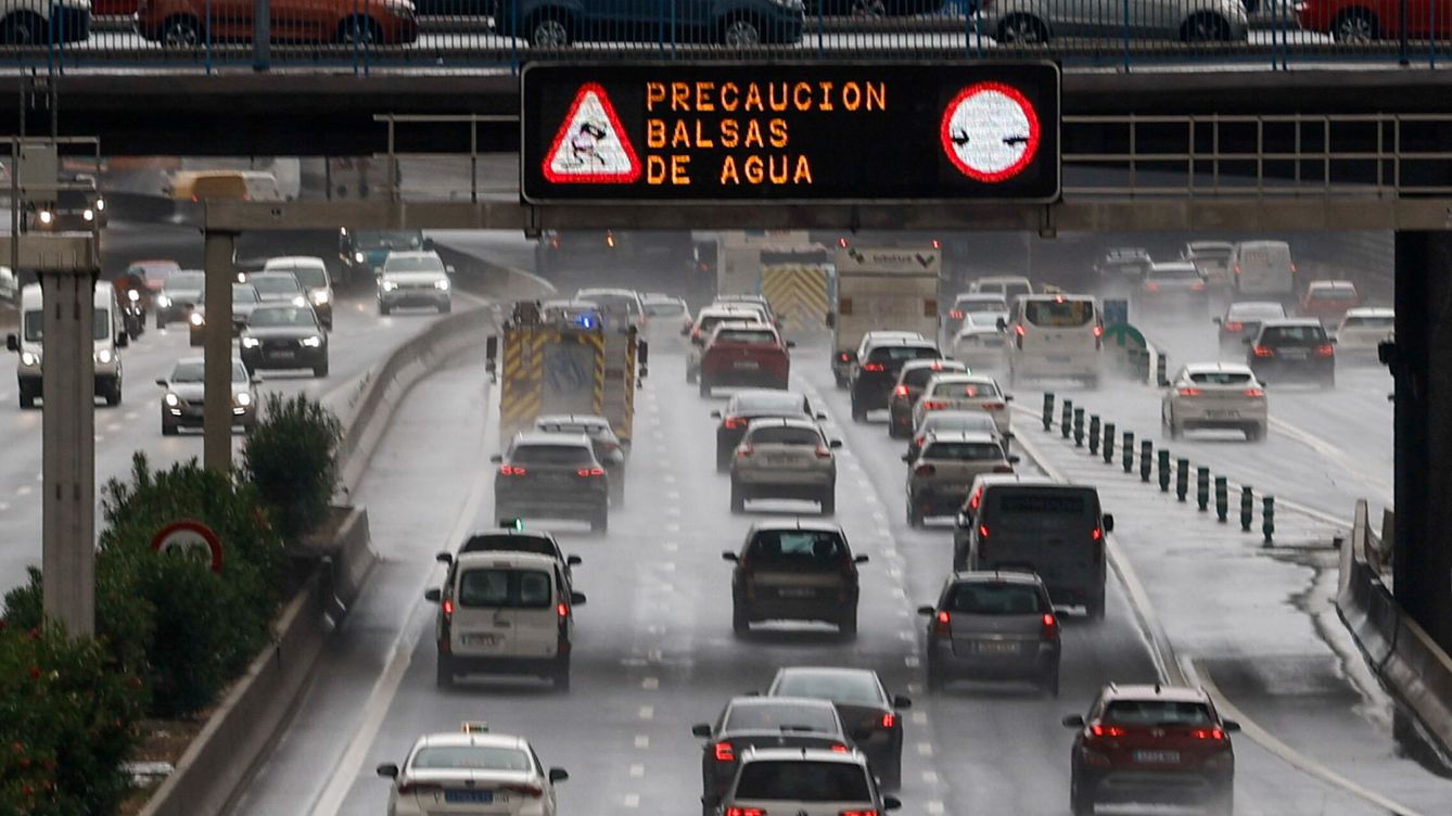 Foto: Tiempo en España y alerta roja de la AEMET hoy por la DANA, en directo: Madrid, Toledo y zonas más afectadas por las lluvias | EFE  Sergio Pérez 