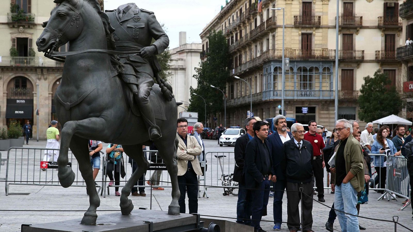Foto: La estatua de Franco momentos antes de la inauguración de la exposición temporal. (EFE)