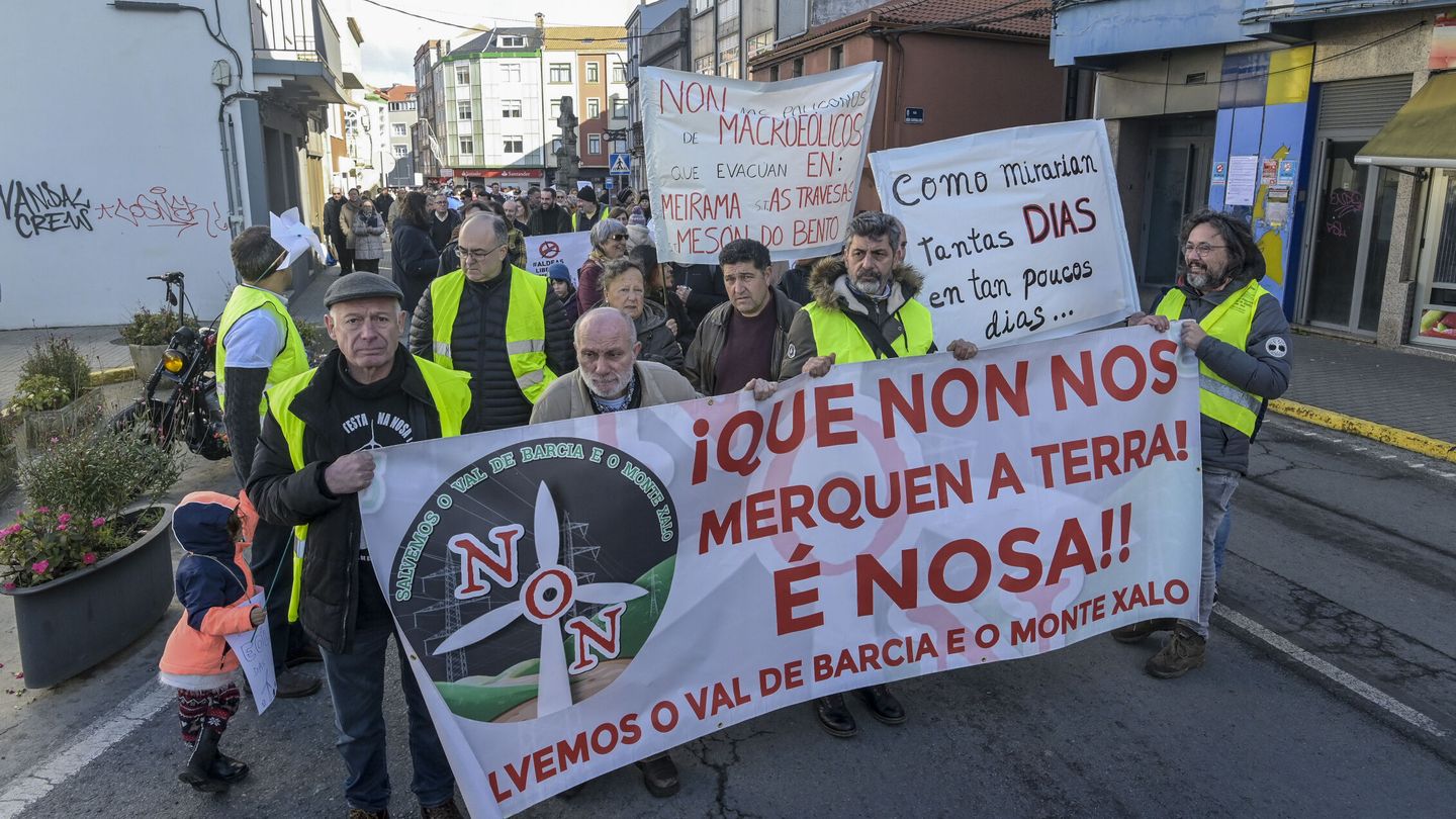 Manifestación contra una instalación eólica en Galicia. (EFE)