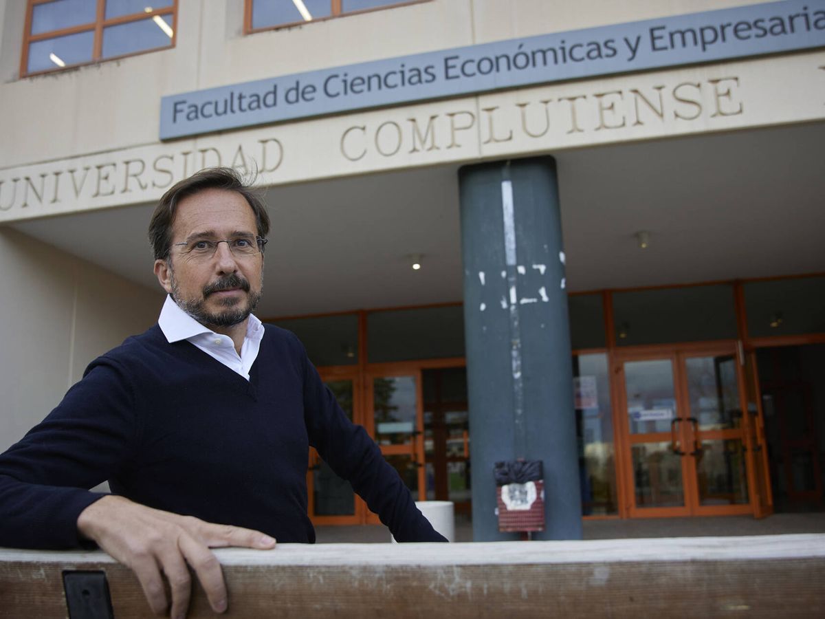 Foto: José Ignacio Conde-Ruiz, en una entrevista a El Confidencial en 2021. (Jesús Hellín)