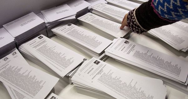 Foto: Papeletas de las últimas elecciones en Cataluña. (EFE)