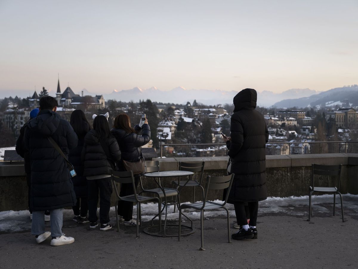 Foto: Atardecer en Bern (Suiza), el pasado mes de diciembre. (EFE/Anthony Anex)